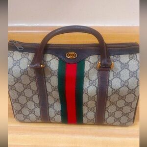 Authentic vintage Gucci Boston bag 🟣Sold